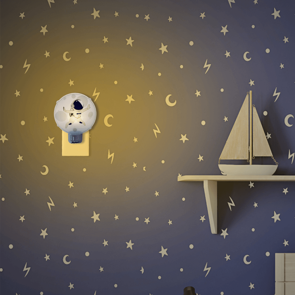 Luz-Noturna-Led-1W-Luz-Amarela-Astronauta-Bivolt-Avant--1-.png