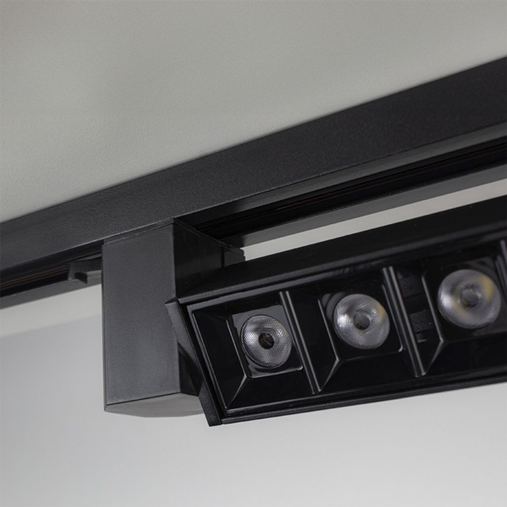 spot_direcionavel_para_trilho_eletrificado_blumenau_led_up_li_1571983389_be5c_600x600.jpg